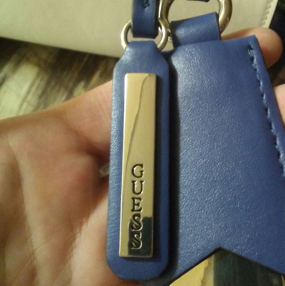 Handbags - Picture 13 of 16